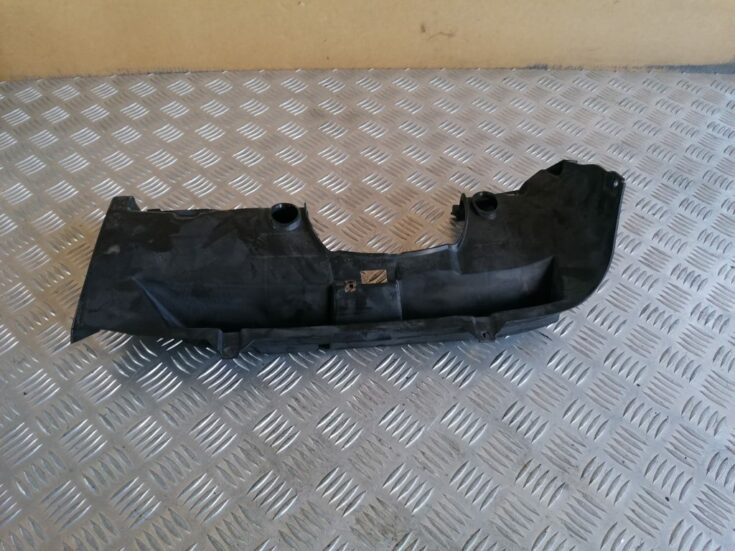 Salona plastmasa priekš VW GOLF IV 1999