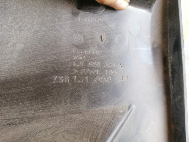 Salona plastmasa priekš VW GOLF IV 1999
