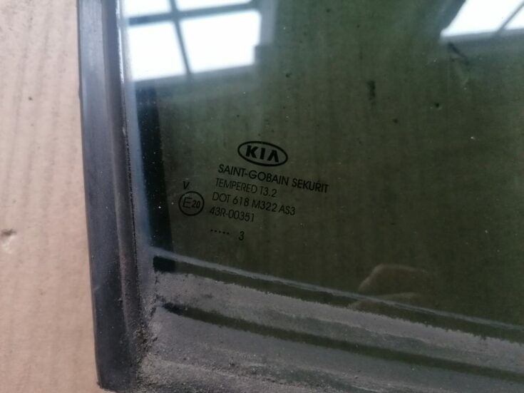 Aizmugurējo labo durvju logs priekš KIA SPORTAGE 2010-2015
