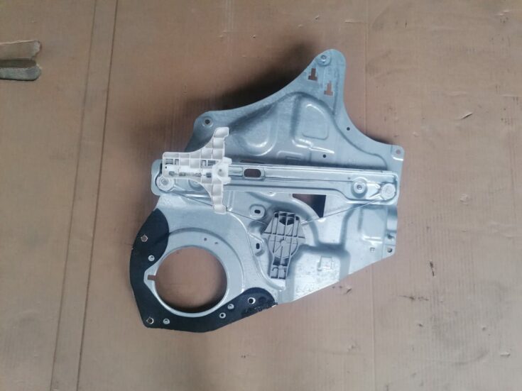 Stikla pacelšanas mehānisms aizmugurējais labais priekš KIA Sportage  2011-2016 834803U030
