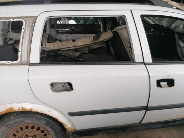 Aizmugurējās labās durvis priekš OPEL ASTRA 2002