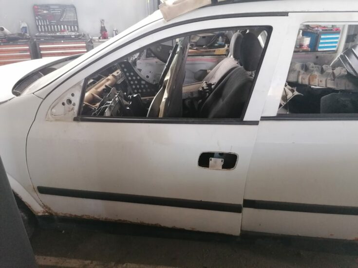 Priekšējās kreisās durvis priekš OPEL ASTRA 2002