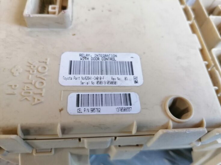 Drošinātāju relejas kaste priekš TOYOTA AVENSIS 2007