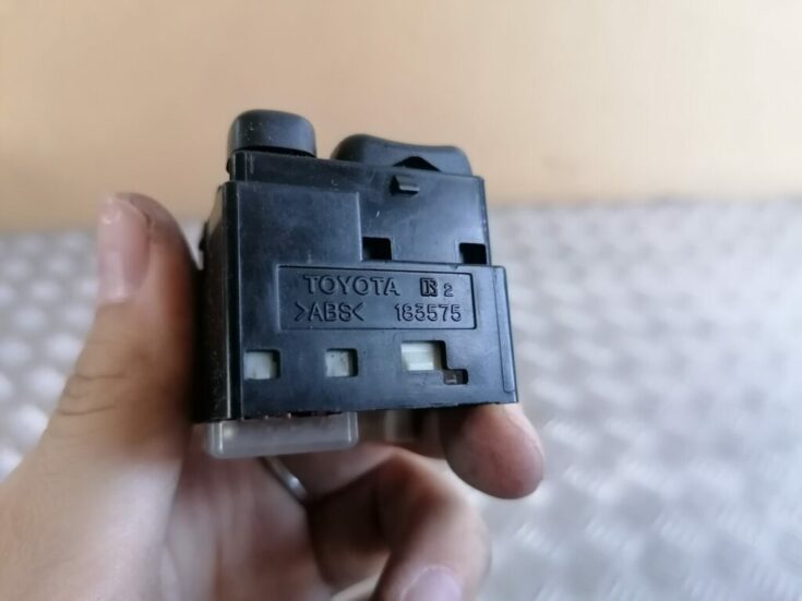 Spoguļa regulēšanas poga priekš TOYOTA AVENSIS 2007
