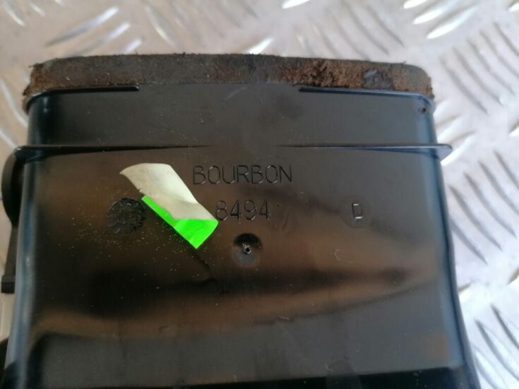Mērinstrumentu paneļa gaisa vads, pa labi priekš TOYOTA AVENSIS 2007