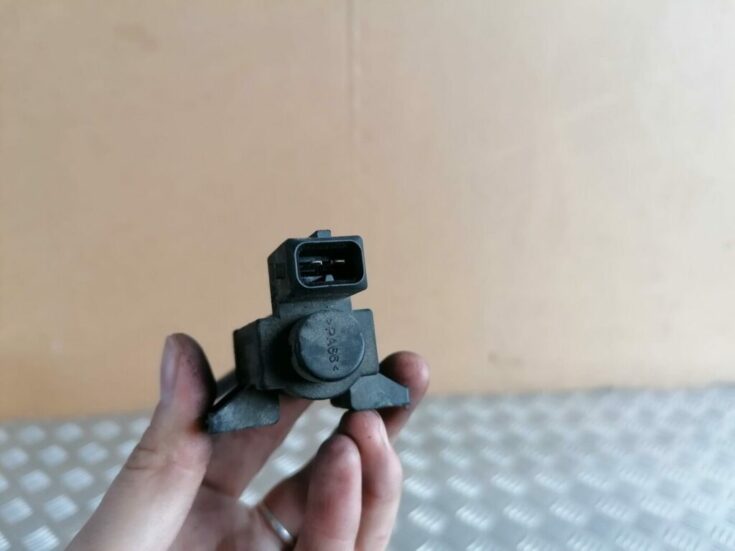 Izplūdes solenoīda vārsts priekš TOYOTA AVENSIS 2007