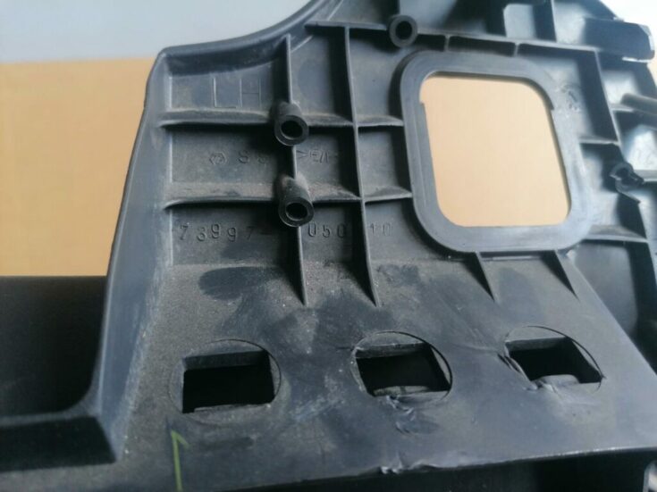 Mērinstrumentu paneļa apdare (zem stūres) priekš TOYOTA AVENSIS 2007