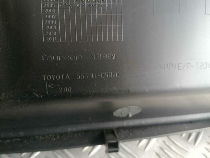 Mantu glabāšanas nodalījums pasažiera pusē priekš TOYOTA AVENSIS 2007