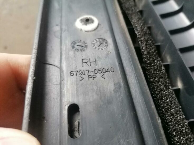 Sliekšņa aizmugurēja laba uzlika (salonā) priekš TOYOTA AVENSIS 2007