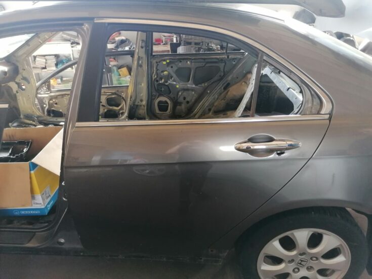 Aizmugurējās kreisās durvis priekš HONDA ACCORD 2007 YR562P