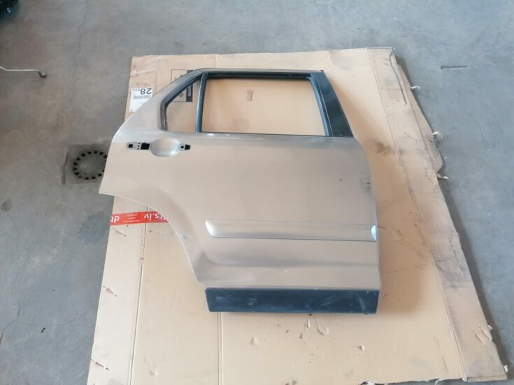 Aizmugurējās labās durvis priekš HONDA CR-V 2006