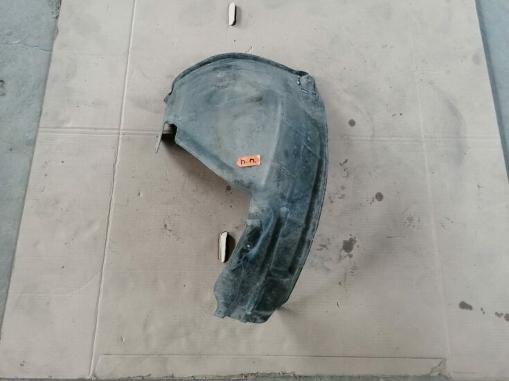 Priekšējais labais paspārns priekš AUDI A6 2008