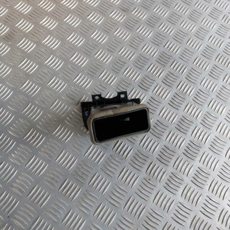 Mērinstrumentu paneļa gaisa vads, pa kreisi priekš BMW 520D F11 2011 TOURING