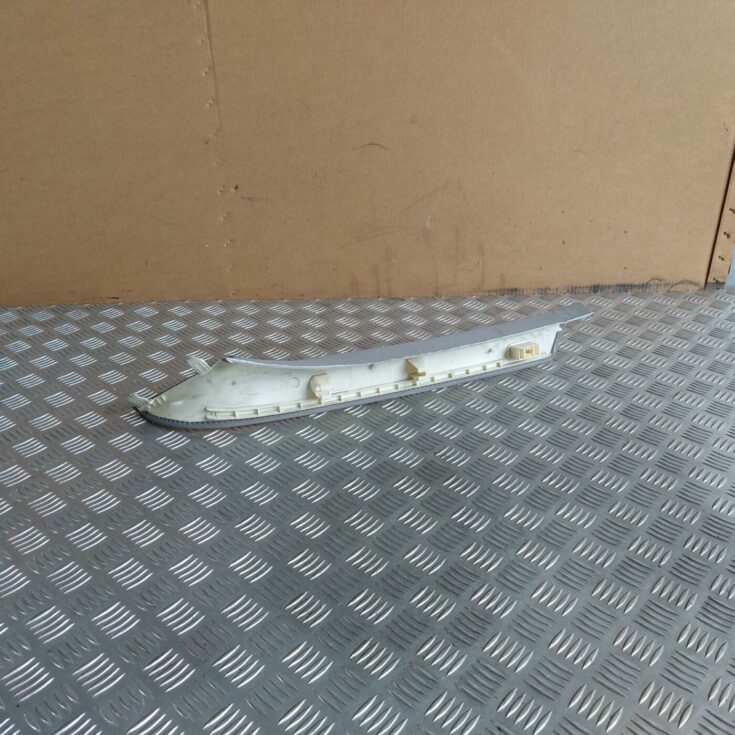 Priekšējas salona statnes apdare priekš BMW 520D F11 2011 TOURING