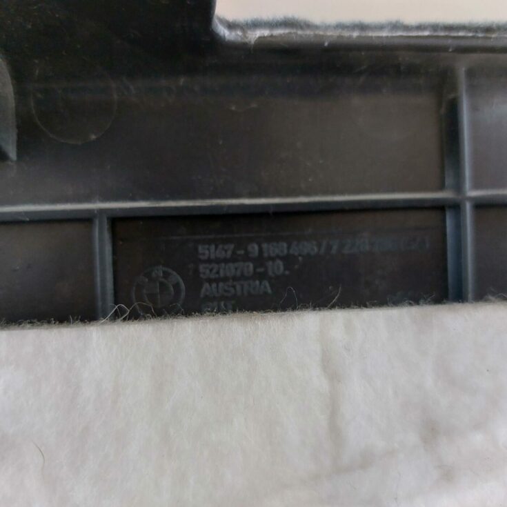 Bagāžnieka nodalījuma sānu apdare priekš BMW 520D F11 2011 TOURING