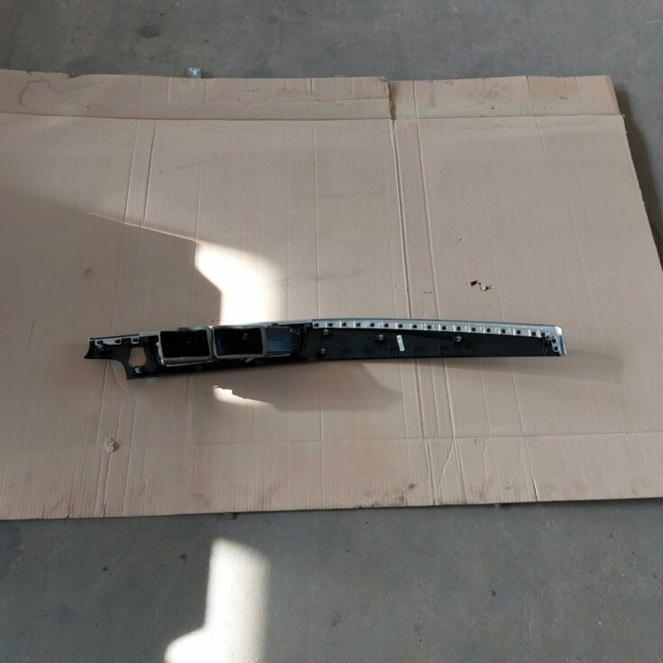 Mērinstrumentu paneļa gaisa vads, centrā priekš BMW 520D F11 2011 TOURING
