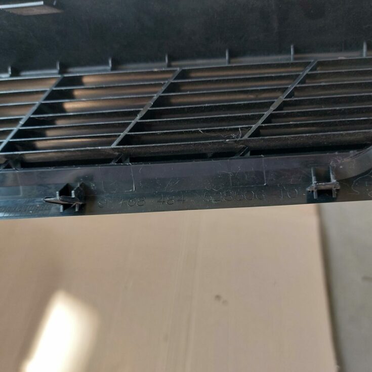 Bagāžnieka nodalījuma ventilācijas režģis priekš BMW 520D F11 2011 TOURING