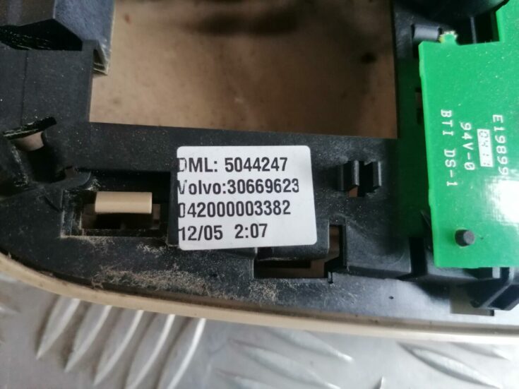 Salona apgaismojuma panelis priekš VOLVO S80 2004