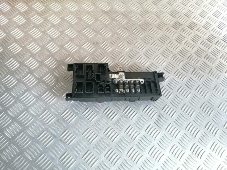 Drošinātāju bloks priekš VOLVO S80 2004