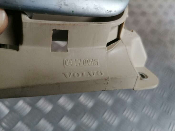 Salona durvju rokturis priekš VOLVO S80 2004
