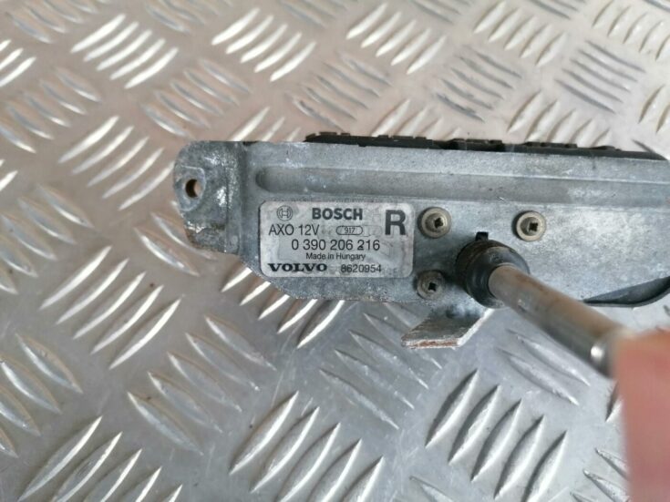 Priekšēja luktura tīrīšanas mehānisms priekš VOLVO S80 2004