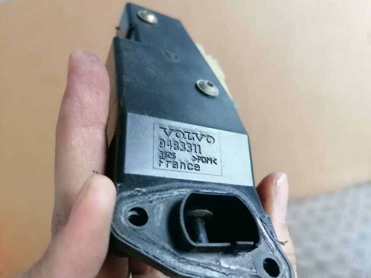Degvielas tvertnes vāka slēdzene priekš VOLVO S80 2004