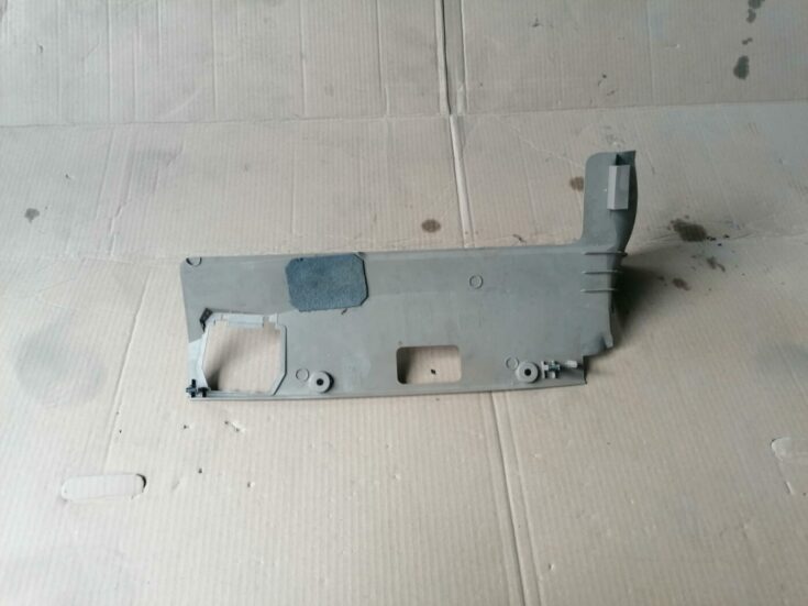 Mērinstrumentu paneļa apakšēja apdare priekš VOLVO S80 2004