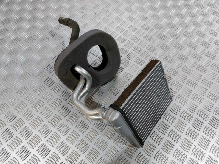 Apsildes sistēmas radiators priekš VW JETTA 2008