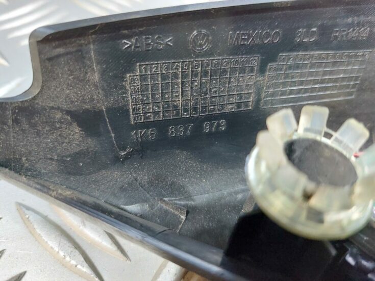 Durvju spoguļa apdares uzlika salonā (ar skaļruni) priekš VW JETTA 2008