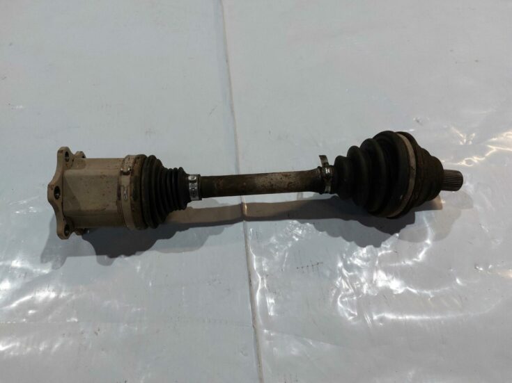 Pusass priekšējā kreisā priekš VW JETTA 2008