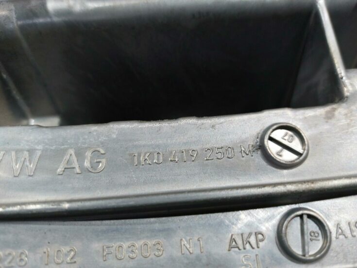 Stūres statnes kronšteins priekš VW JETTA 2008