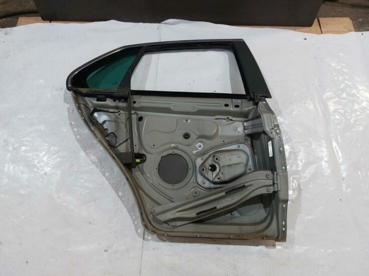 Aizmugurējās labās durvis priekš VW JETTA 2008