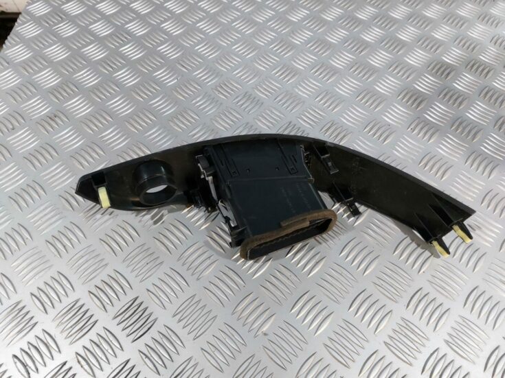 Mērinstrumentu paneļa gaisa vads, centrā priekš TOYOTA COROLLA VERSO 2006