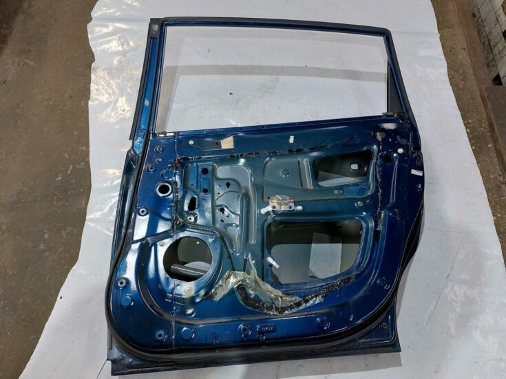 Aizmugurējās labās durvis priekš TOYOTA COROLLA VERSO 2006