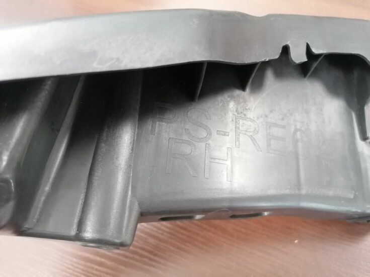 Priekšējā bufera stiprinājums, pa labi priekš Renault Kangoo 2009-2013