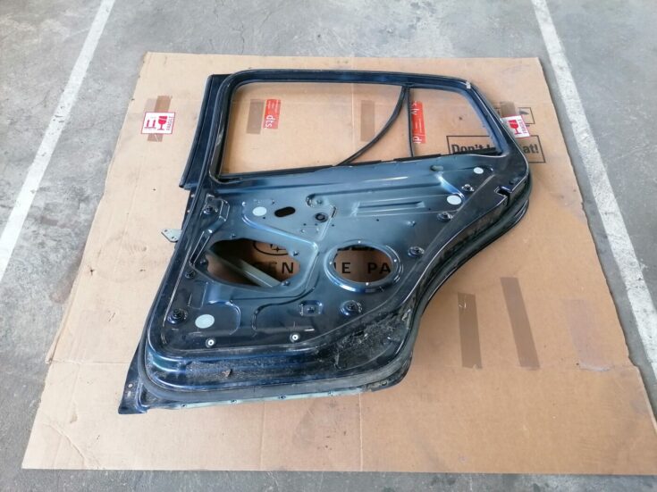 Aizmugurējās labās durvis priekš VW GOLF PLUS 2005-2013 5M0833312