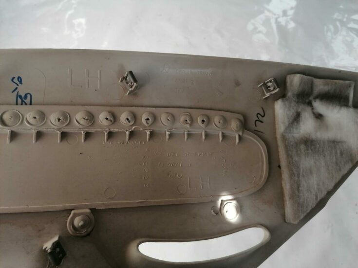 Aizmugurējas salona statnes apdare priekš CHRYSLER SEBRING 2006