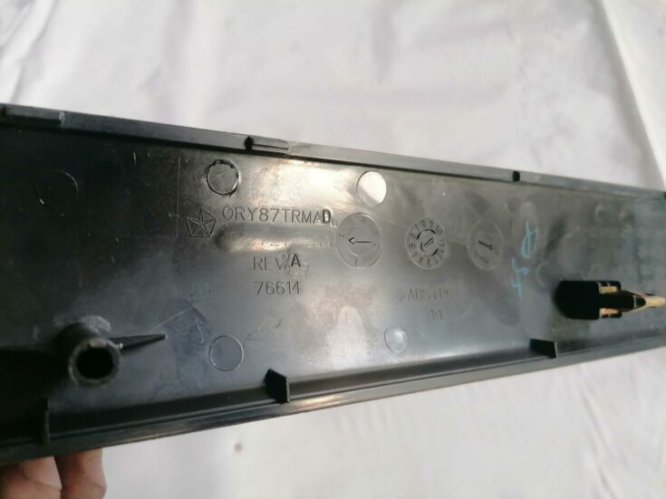 Mērinstrumentu paneļa dekoratīvā uzlika priekš CHRYSLER SEBRING 2006