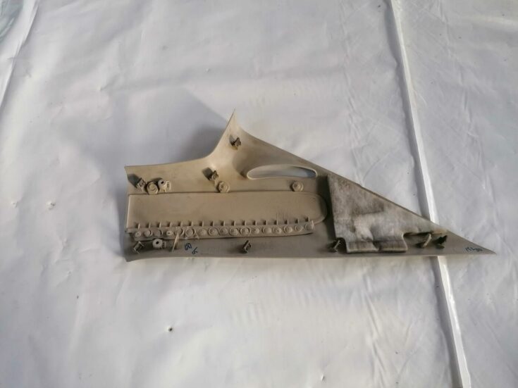 Aizmugurējas salona statnes apdare priekš CHRYSLER SEBRING 2006