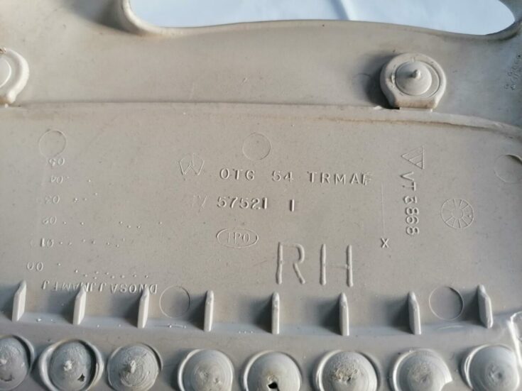Aizmugurējas salona statnes apdare priekš CHRYSLER SEBRING 2006