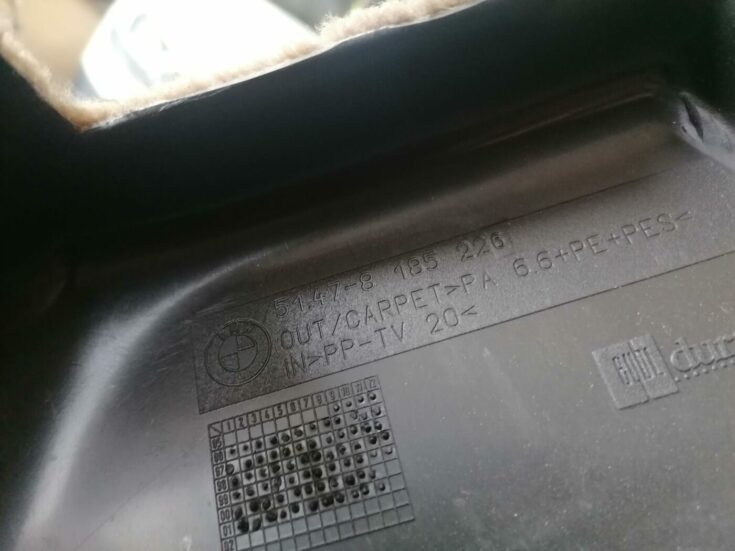 Bagāžnieka nodalījuma sānu apdare priekš BMW 530D E39 2001 TOURING