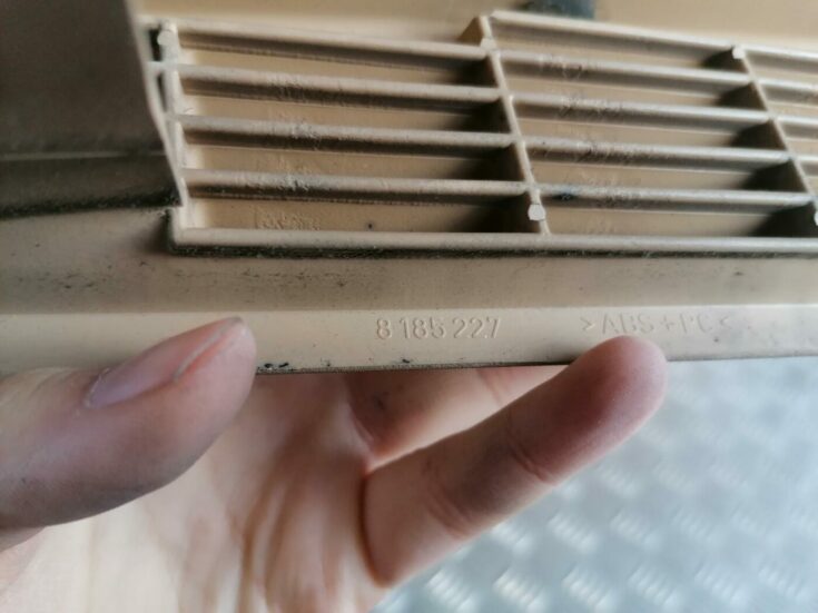 Bagāžnieka nodalījuma ventilācijas režģis priekš BMW 530D E39 2001 TOURING