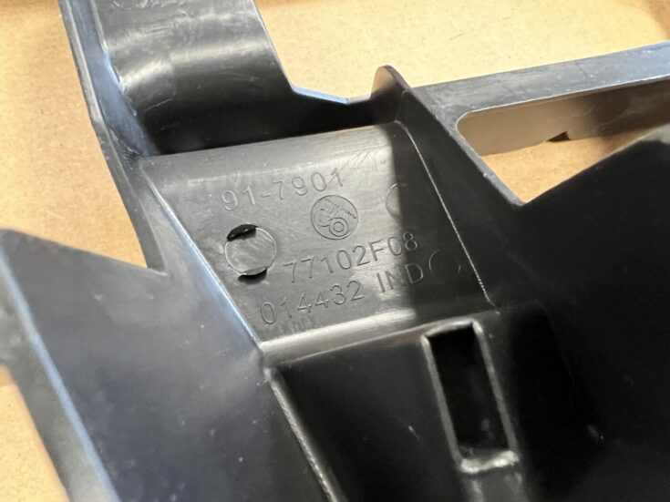 Aizmugurējā spārna un bufera stiprinājums priekš CITROEN C5 2008-2016 77102F08