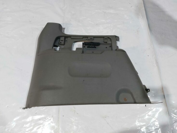Bagāžnieka nodalījuma sānu apdare priekš CHRYSLER VOYAGER 2006