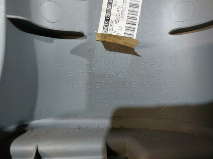 Aizmugurējas salona statnes apdare priekš CHRYSLER VOYAGER 2006