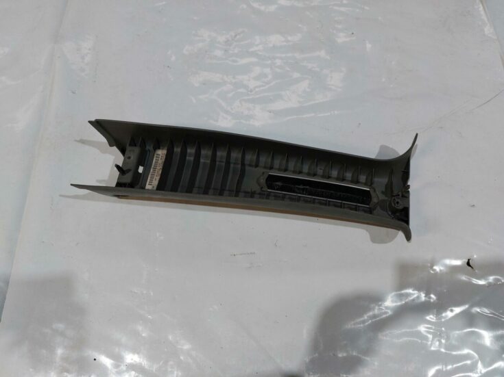 Aizmugurējas salona statnes apdare priekš CHRYSLER VOYAGER 2006