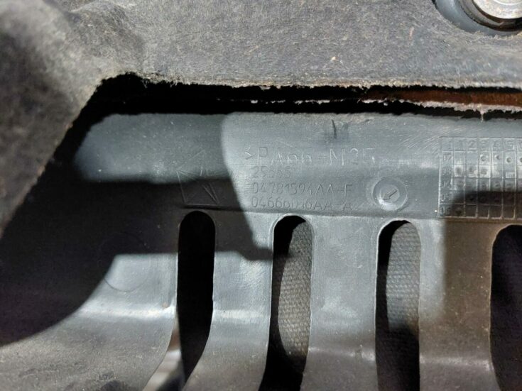 Dzinēja dekoratīvais vāks priekš CHRYSLER VOYAGER 2006