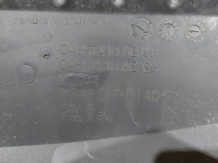Radiatoru augšēja uzlika priekš CHRYSLER VOYAGER 2006