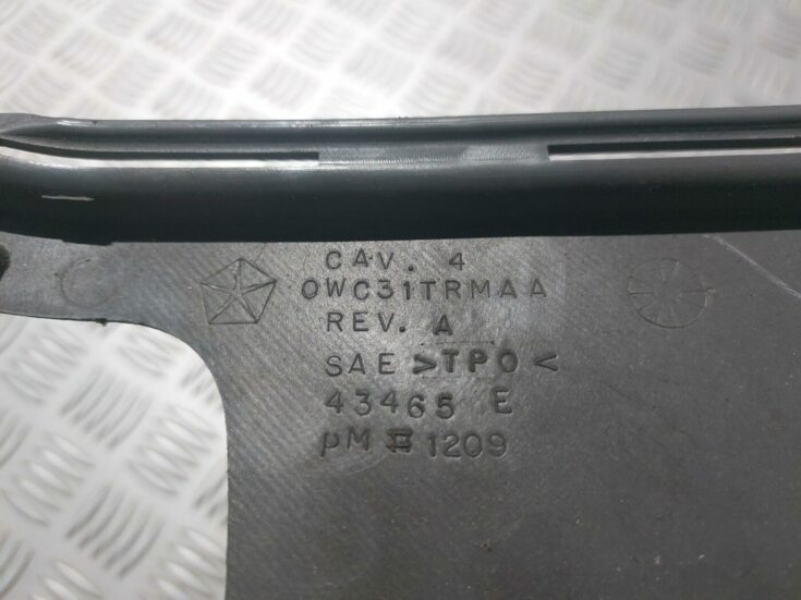 Centrālās konsoles (apdares) sānu panelis priekš CHRYSLER VOYAGER 2006