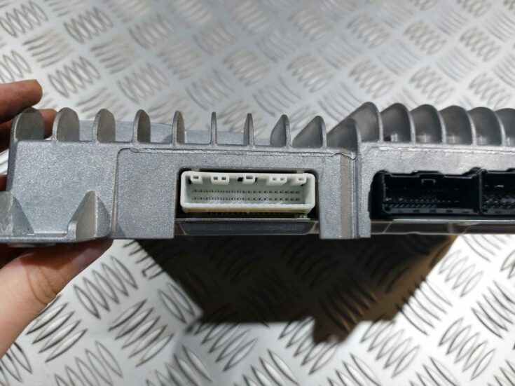 Audio pastiprinātāja bloks priekš RENAULT LAGUNA 2011